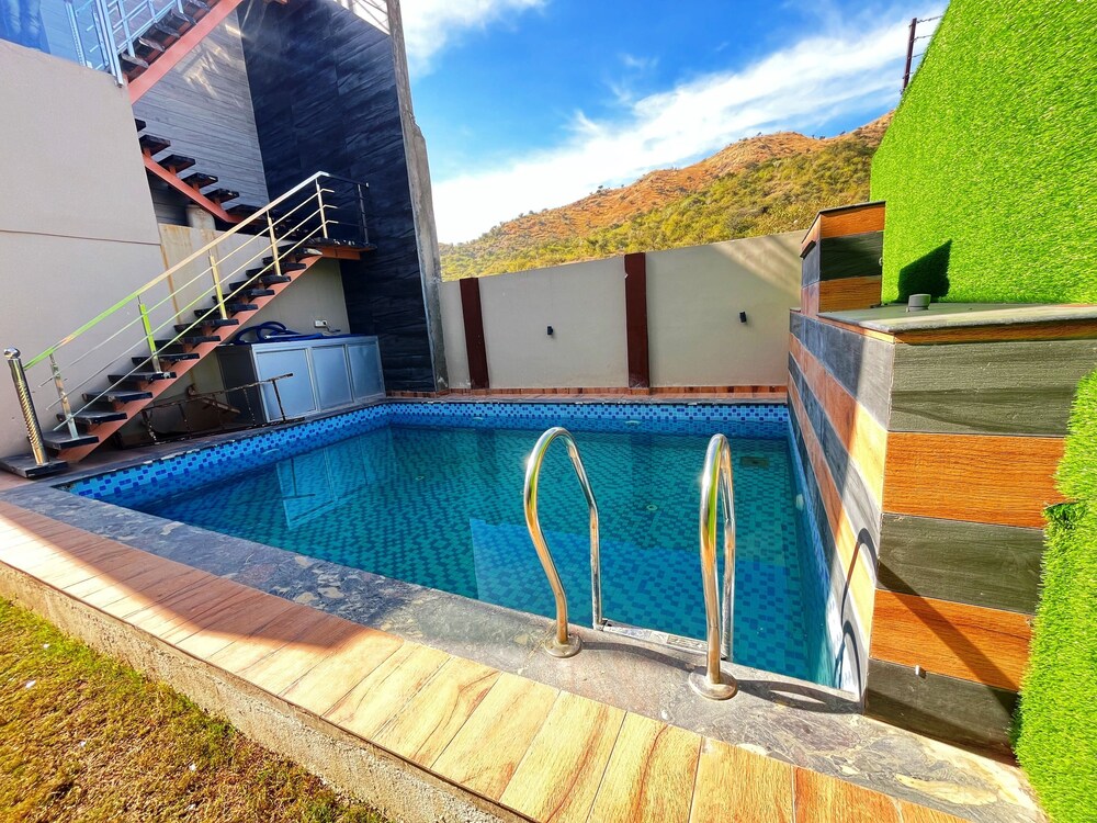 gobravo 2br lux villa wt pvt pool udapur