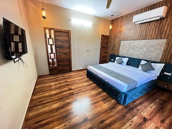 gobravo 2br lux villa wt pvt pool udapur