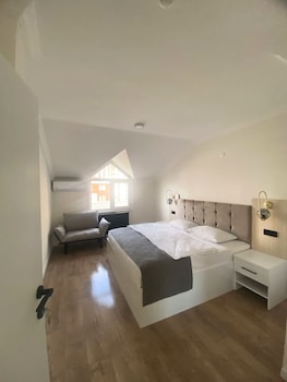 golden life suite