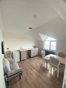 golden life suite