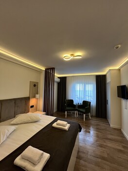golden life suite