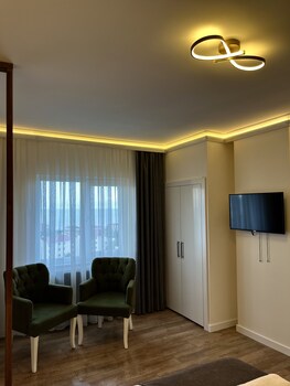 golden life suite