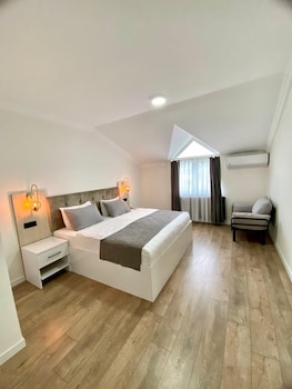 golden life suite