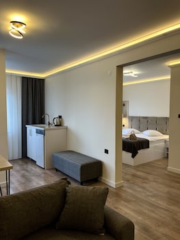 golden life suite