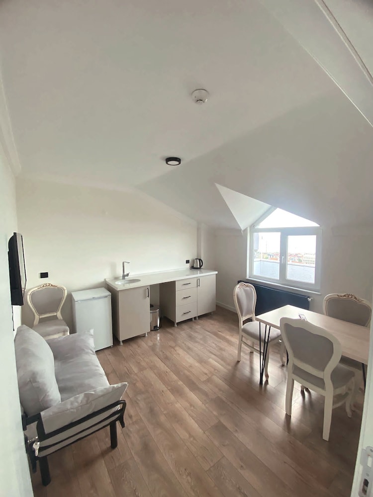 golden life suite