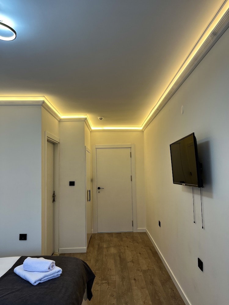 golden life suite