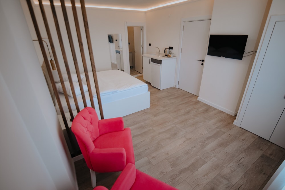 golden life suite