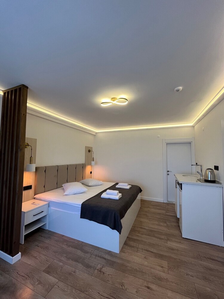 golden life suite