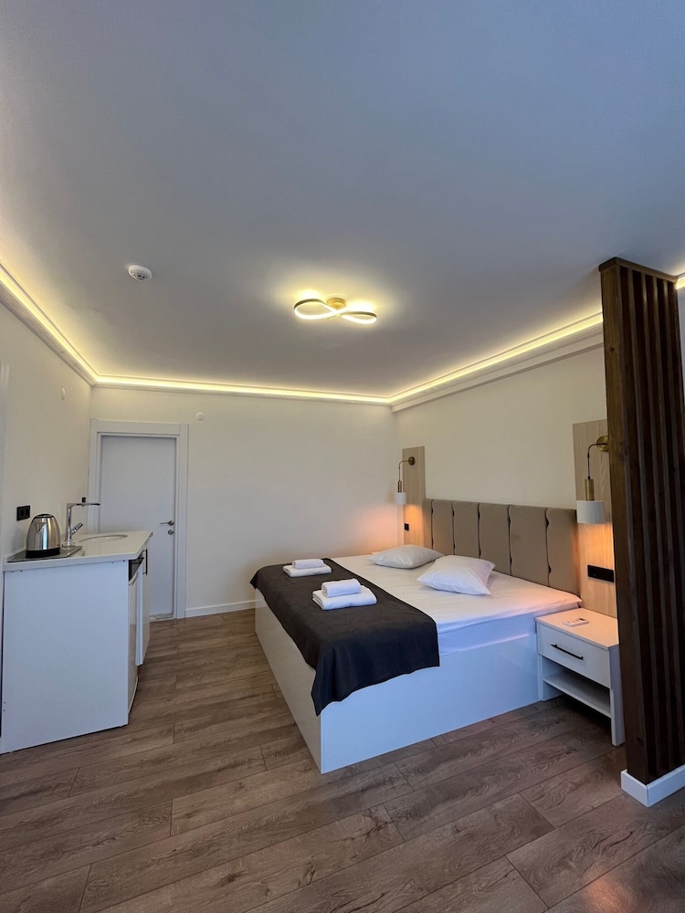 golden life suite