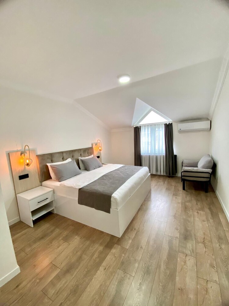 golden life suite