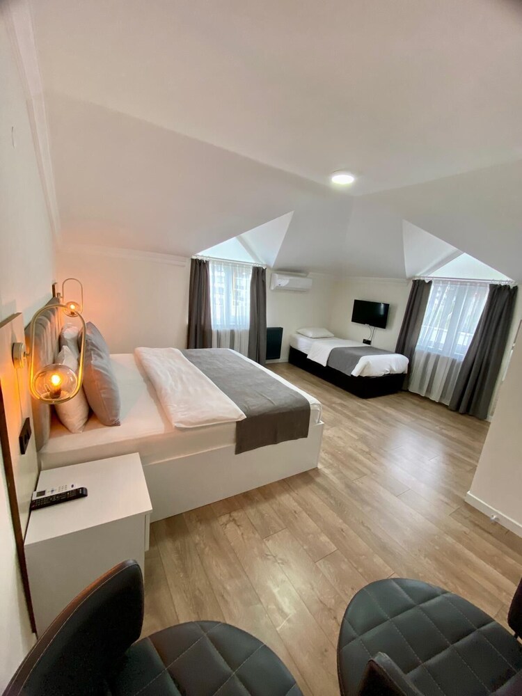 golden life suite