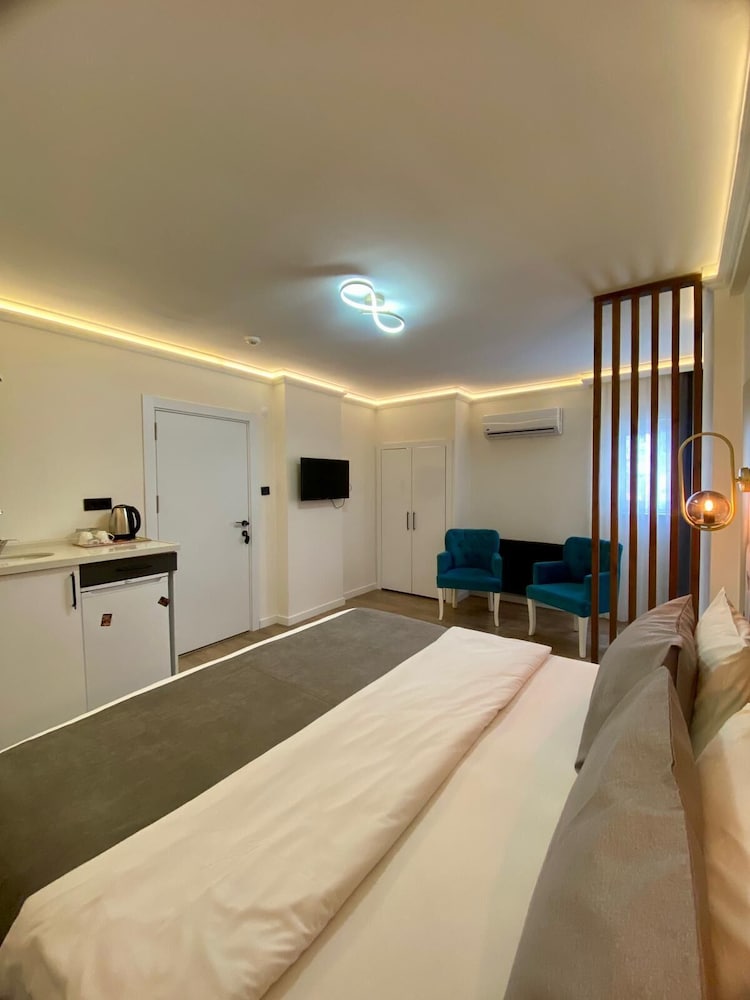 golden life suite