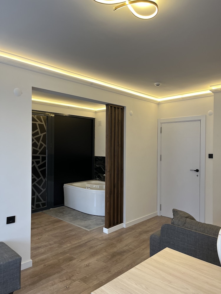 golden life suite