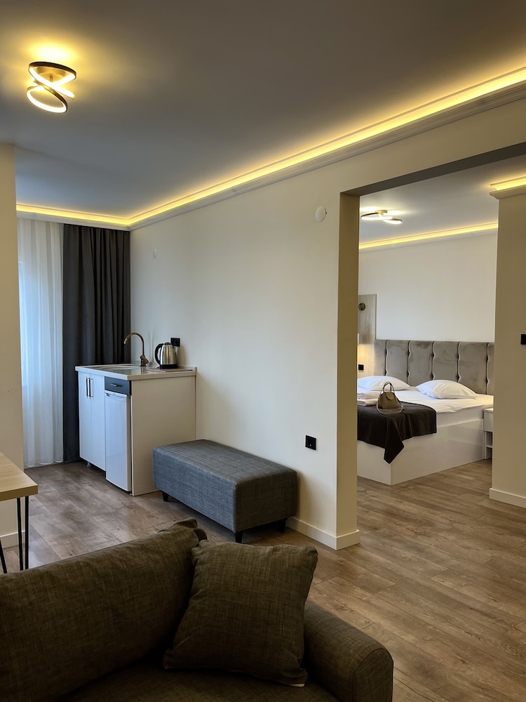 golden life suite