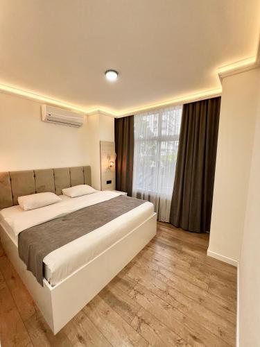 golden life suite