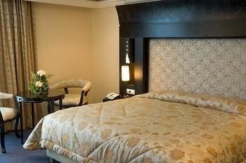 golden tulip farah