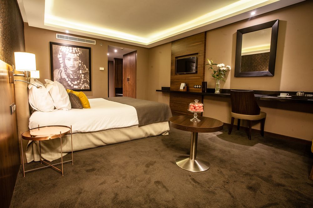 golden tulip farah