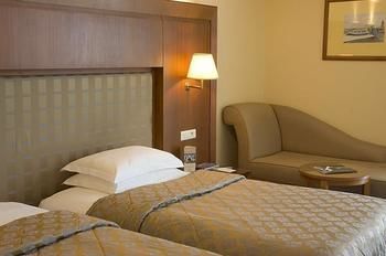 golden tulip farah