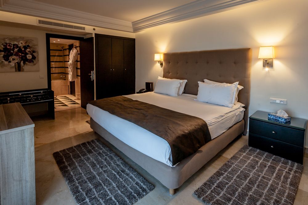 golden tulip farah