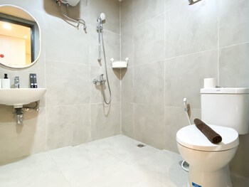 good and cozy studio at pollux chadstone apartment
