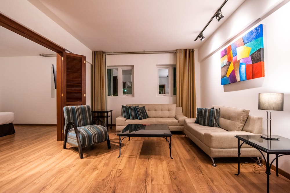 el polo apart hotel and suites