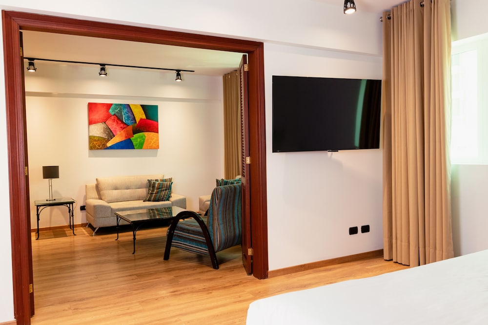 el polo apart hotel and suites