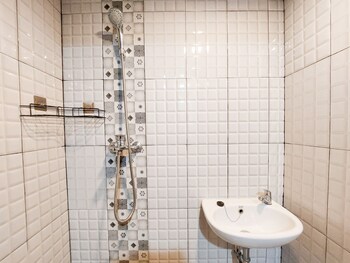 good deal and homey studio at de prima apartment