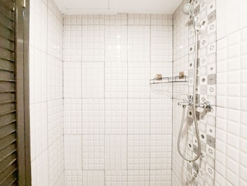 good deal and homey studio at de prima apartment