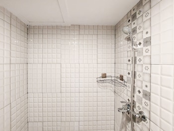 good deal and homey studio at de prima apartment