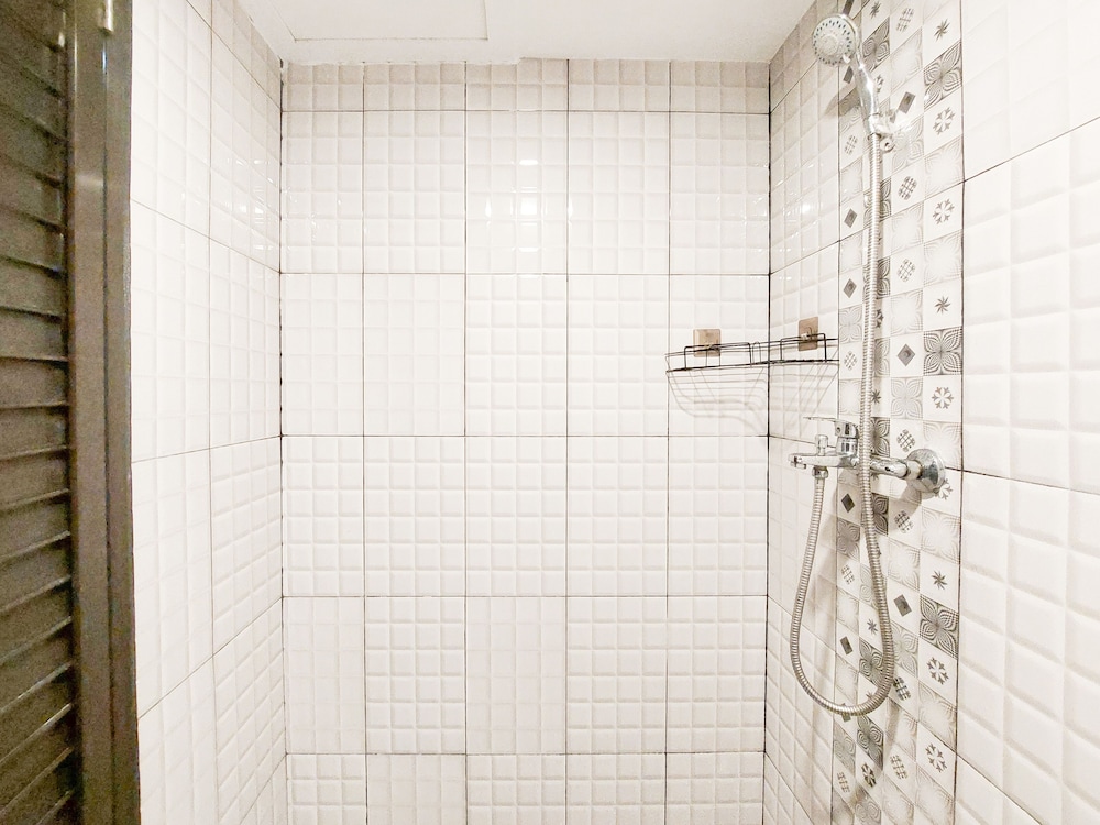 good deal and homey studio at de prima apartment