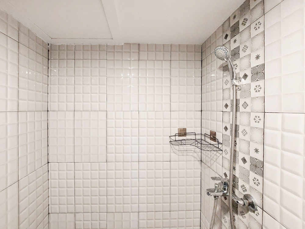 good deal and homey studio at de prima apartment