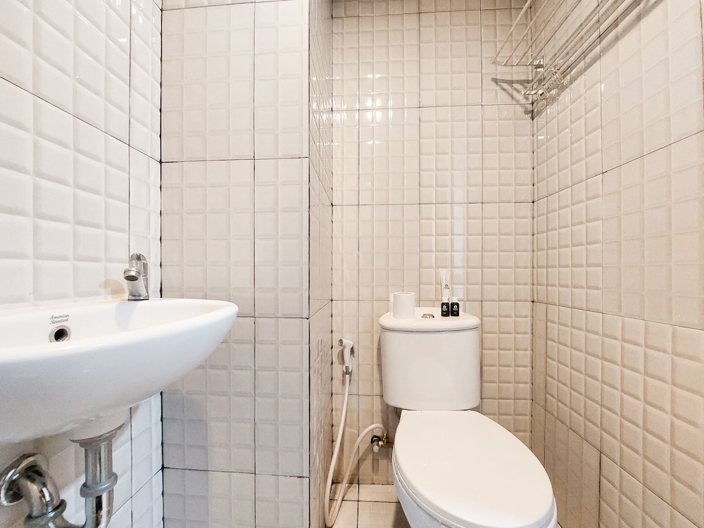 good deal and homey studio at de prima apartment