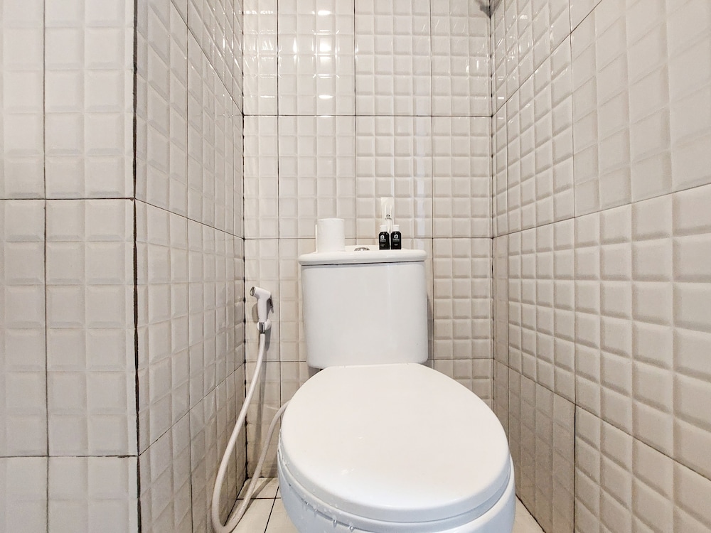 good deal and homey studio at de prima apartment