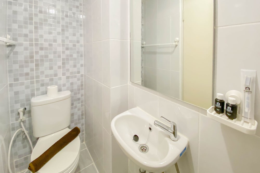 good price and homey studio at tokyo riverside pik 2 apartment