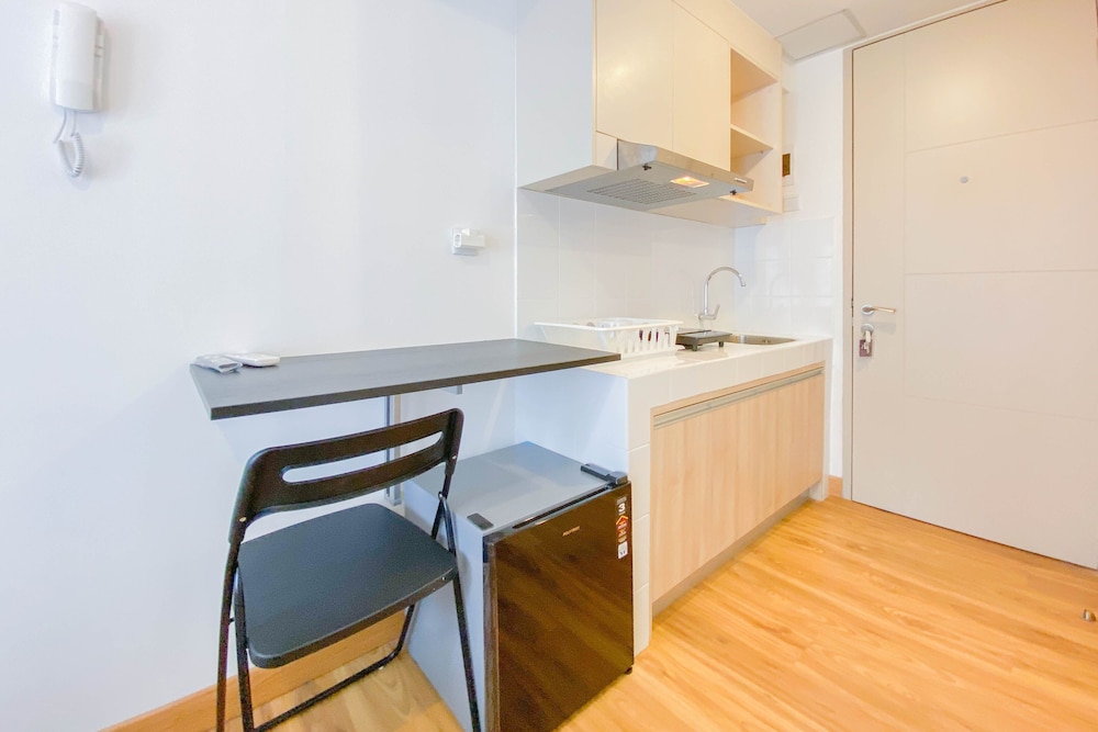good price and homey studio at tokyo riverside pik 2 apartment