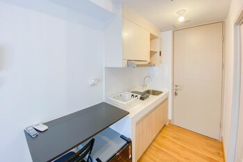 good price and homey studio at tokyo riverside pik 2 apartment