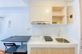 good price and homey studio at tokyo riverside pik 2 apartment