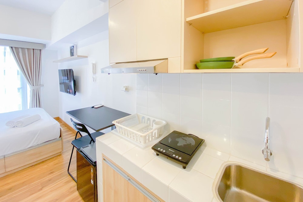 good price and homey studio at tokyo riverside pik 2 apartment