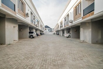gorgeous shortlet apartment lekki