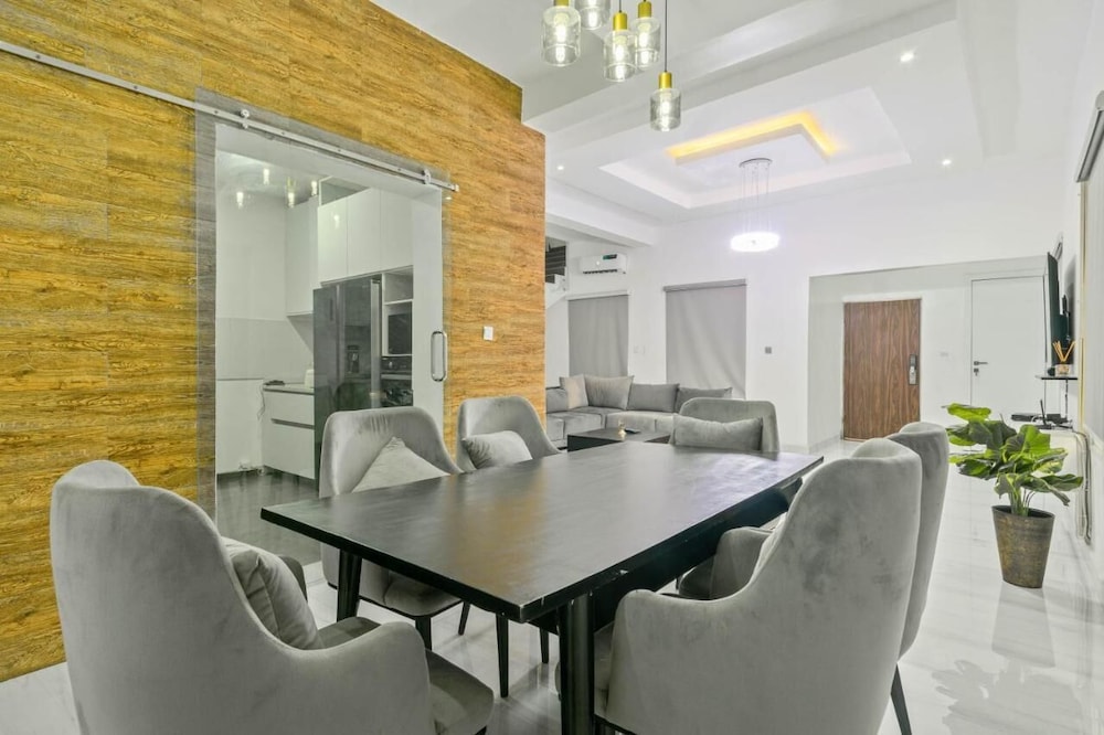 gorgeous shortlet apartment lekki