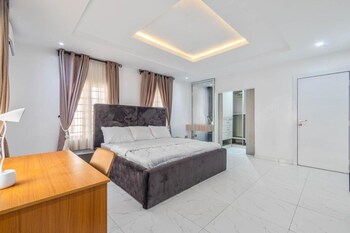 gorgeous shortlet apartment lekki