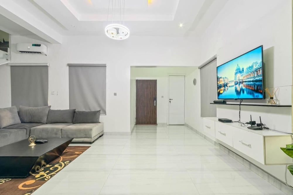 gorgeous shortlet apartment lekki
