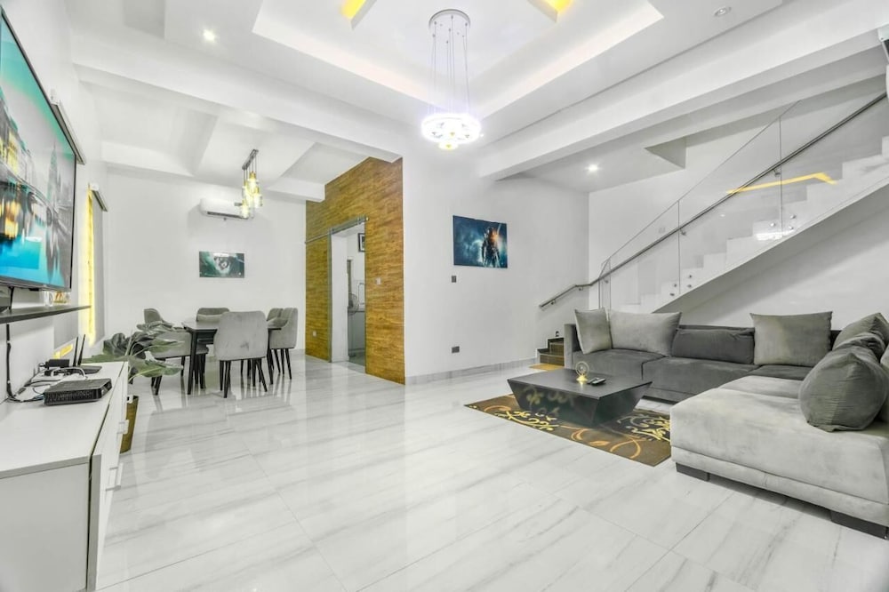 gorgeous shortlet apartment lekki