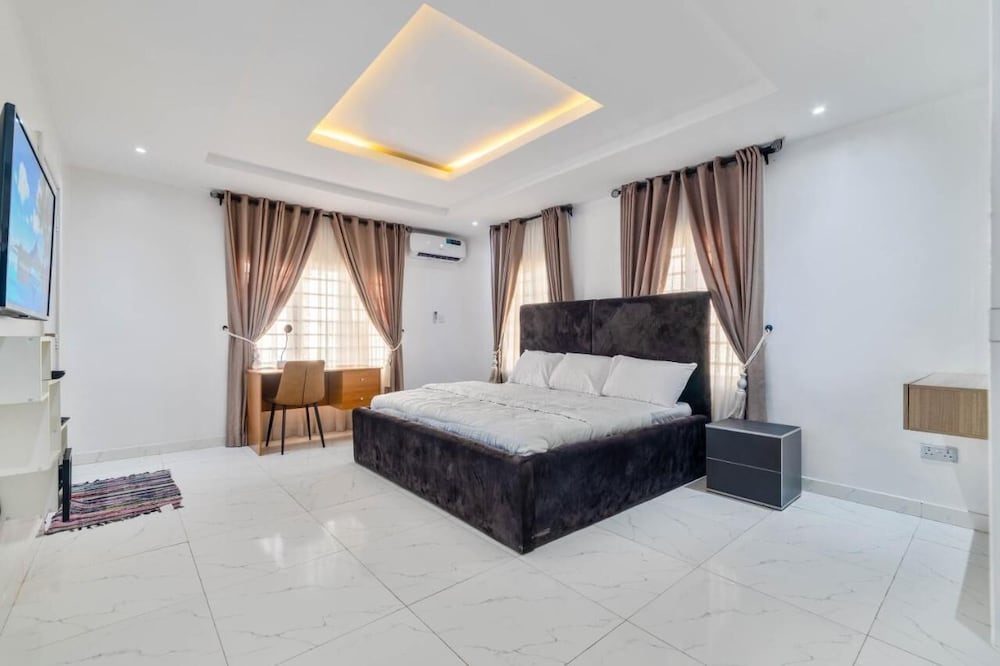 gorgeous shortlet apartment lekki