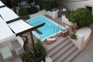 lava suites and lounge