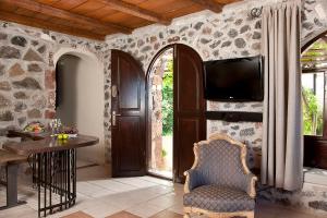 lava suites and lounge