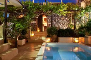 lava suites and lounge