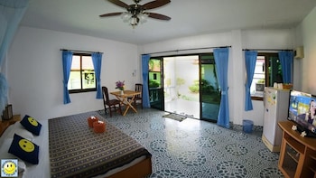D&K Smiley Phuket Resort,Karon>>Chalong Bay,2 star