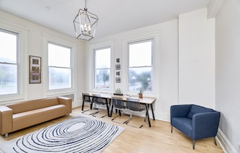 white house at grand central