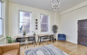 white house at grand central